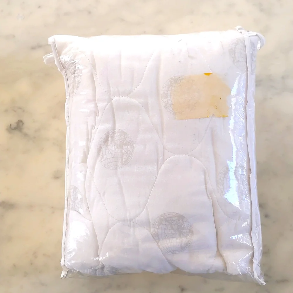 NWT. EcoSpou Twin Mattress Cover with 7.5